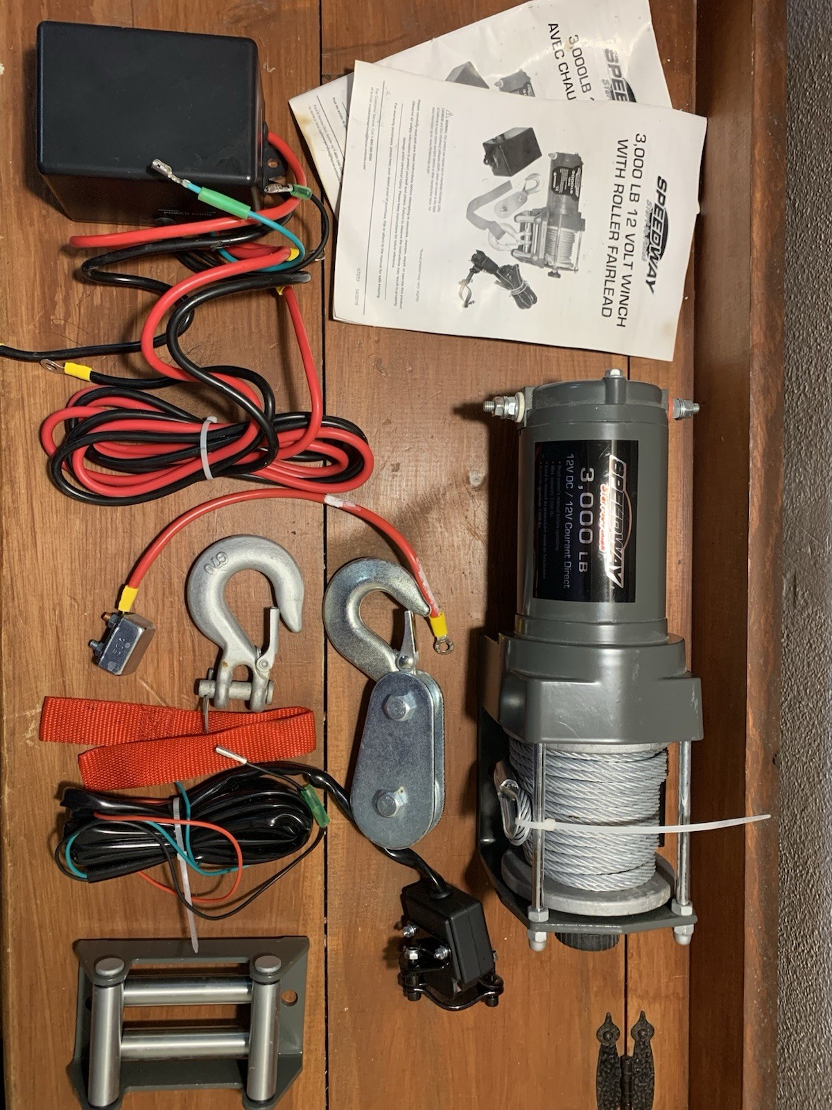 Speedway 3000 lb 12V Electric Winch w/ Roller Fairlead, Remote & Manuals