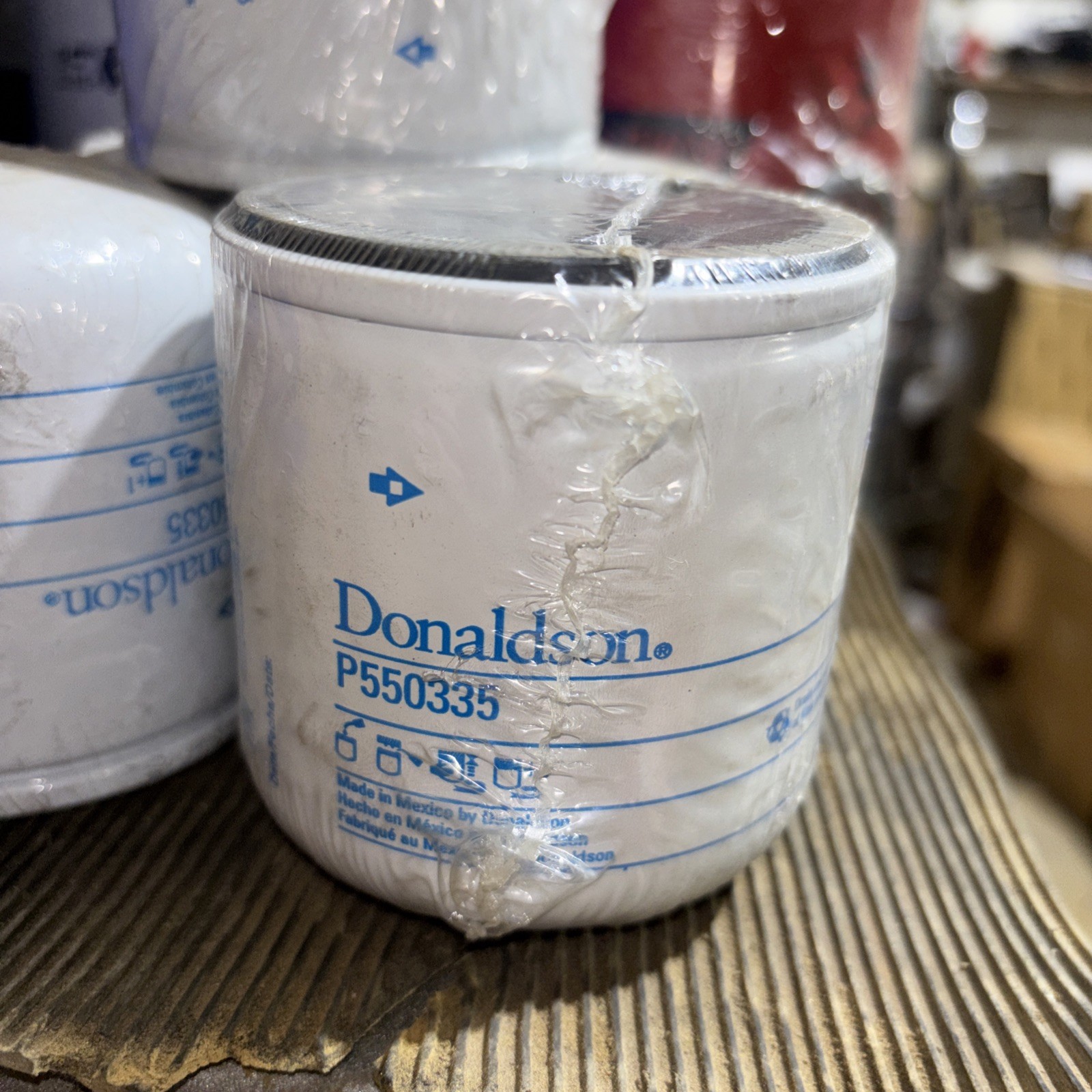GENUINE NEW DONALDSON OIL FILTER P550335