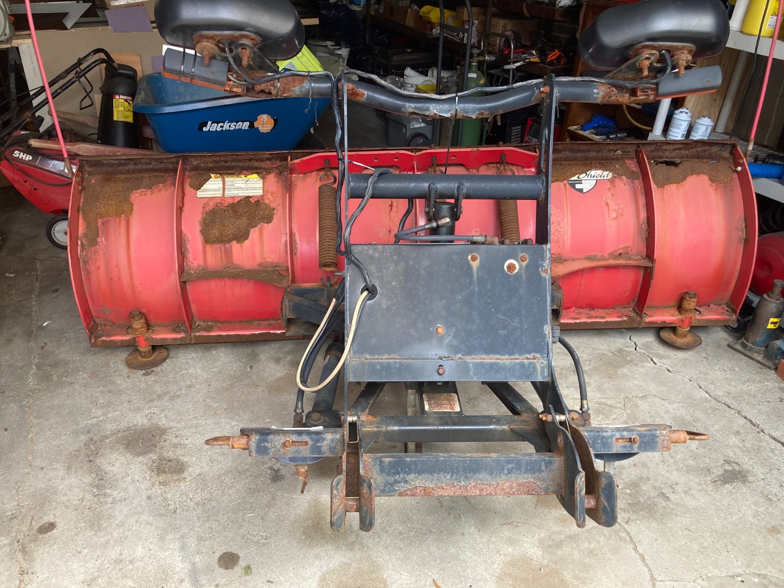 Boss 71/2’ standard duty snow plow Boss 71/2’ standard duty snow plow