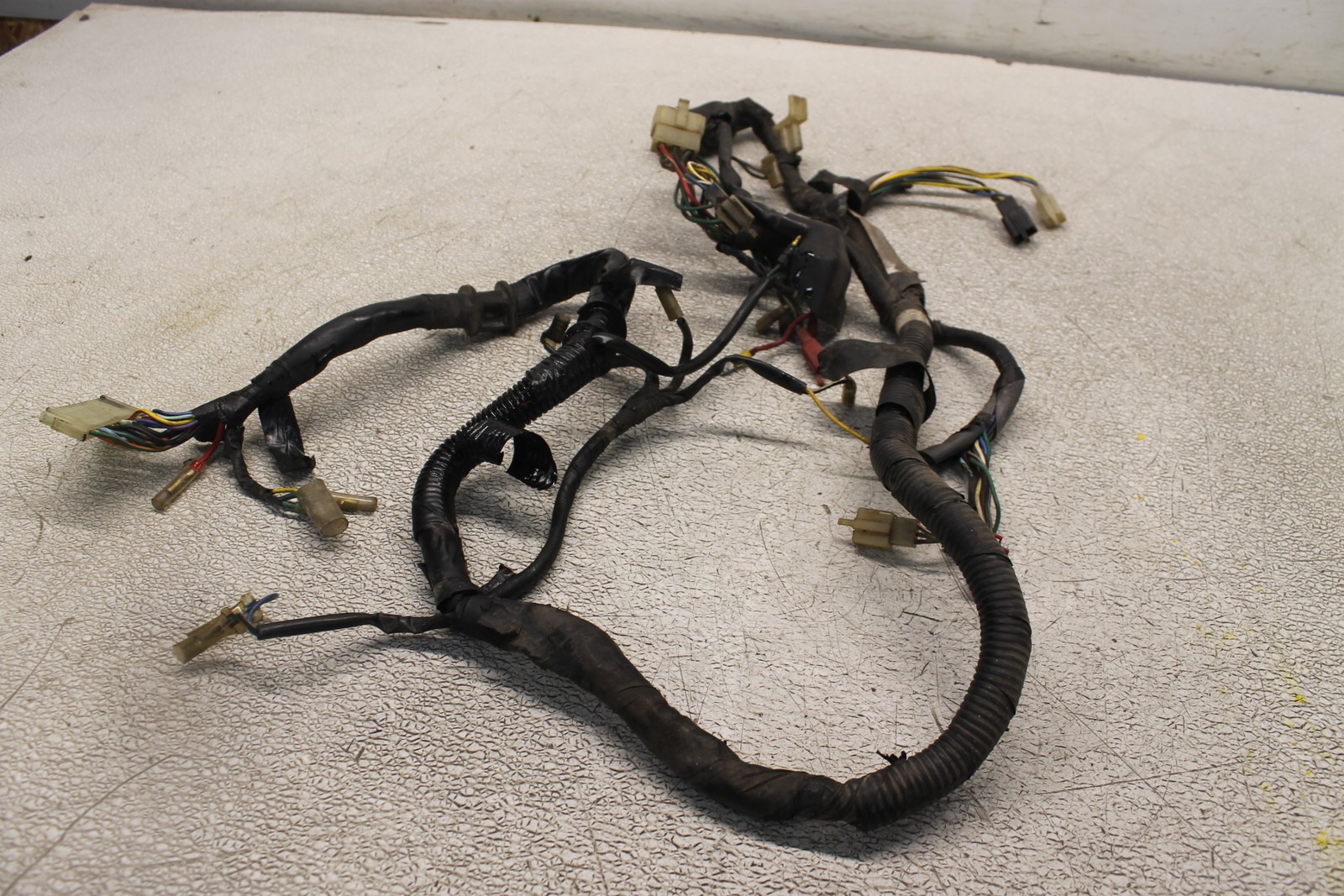 86 HONDA SHADOW 700 VT700C MAIN ENGINE WIRING HARNESS  32100-MK7-670