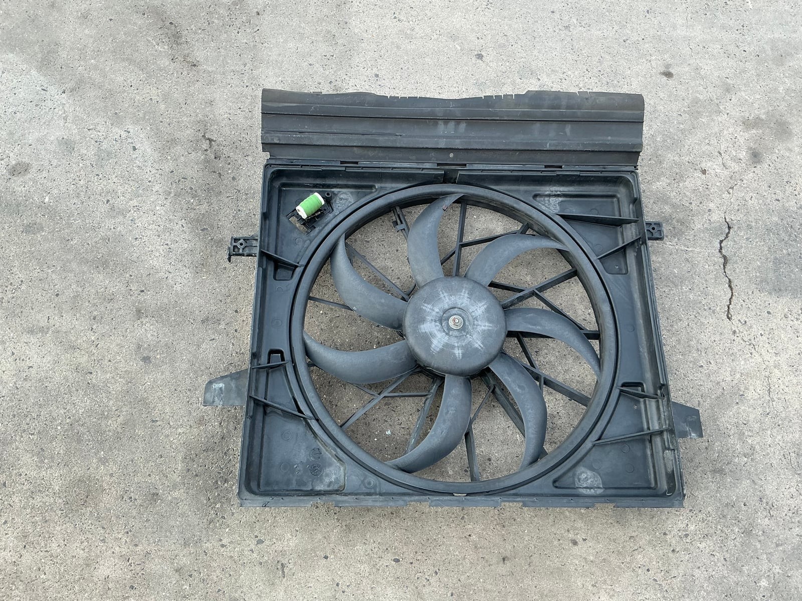 11-22 Jeep Grand Cherokee 3.6L Radiator Cooling Fan Motor Assembly OEM