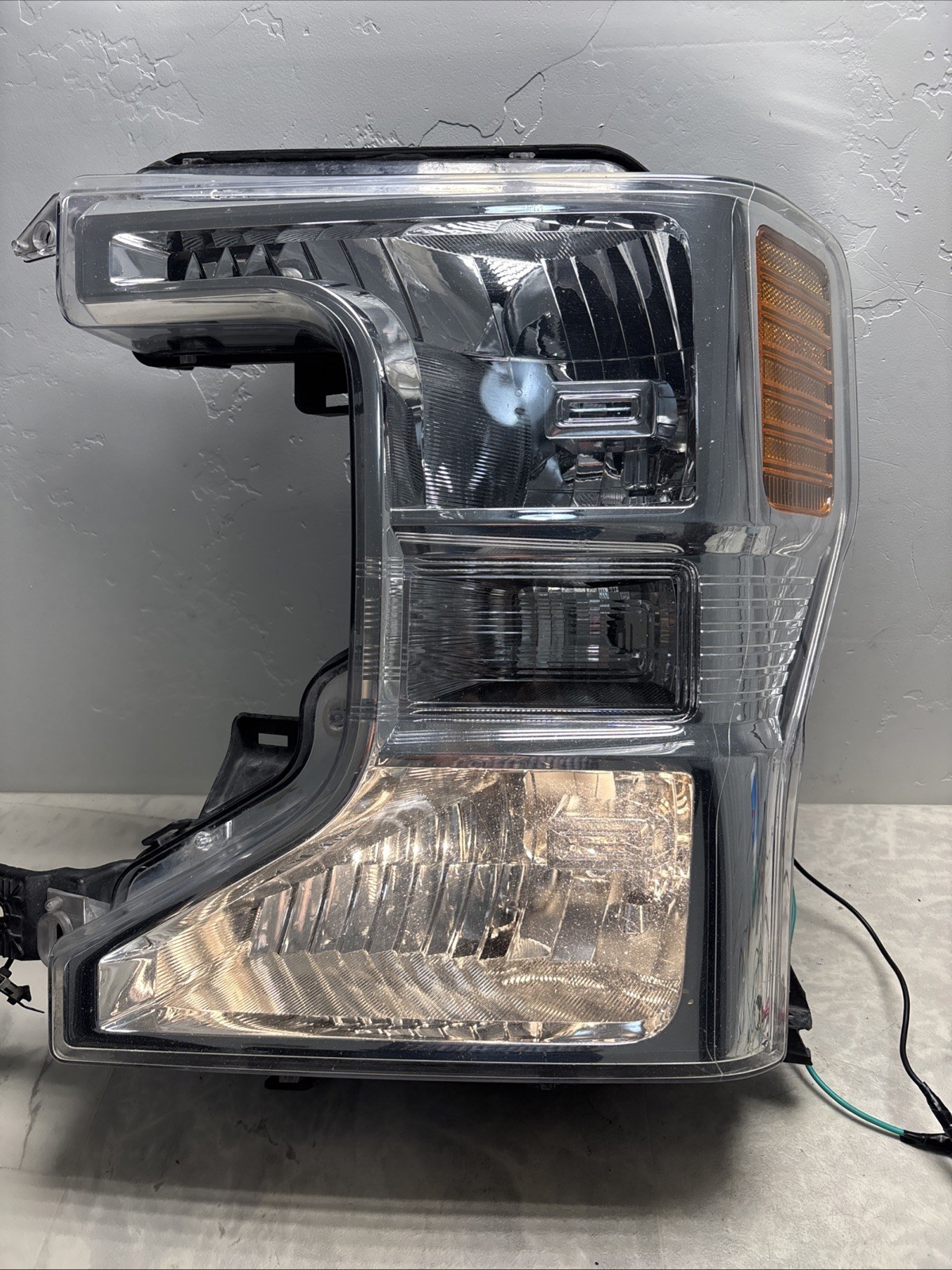 2020-22 Ford F250 F350 Halogen LEFT Side Headlight  LC3B-13006-AD Read Descripti