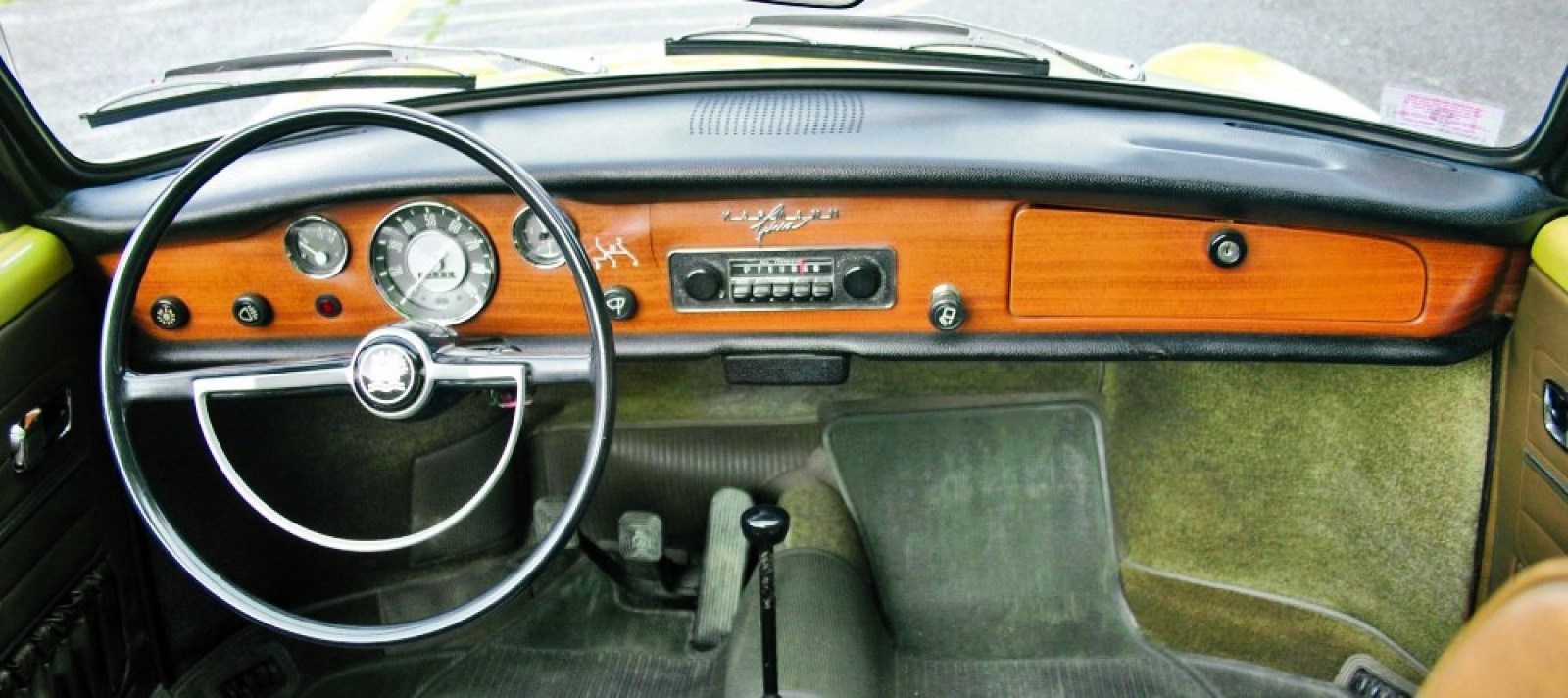 VW KARMANN GHIA, NEW DASH PAD, ORIGINAL STYLE, 1968-1969-1970 W/BOLTS & NUTS VW KARMANN GHIA, NEW DASH PAD, ORIGINAL STYLE, 1968-1969-1970 W/BOLTS & NUTS