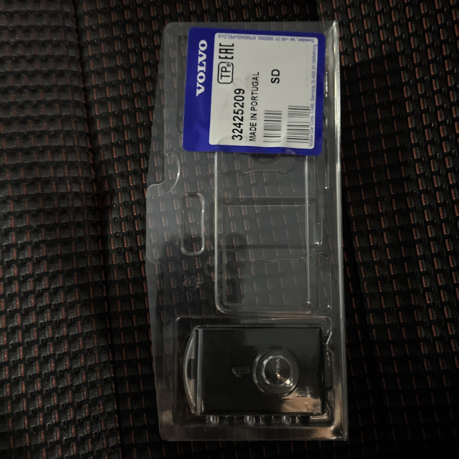 Genuine Volvo Keyless Transmitter Remote Smart Key Fob 32425209 OEM 31652604