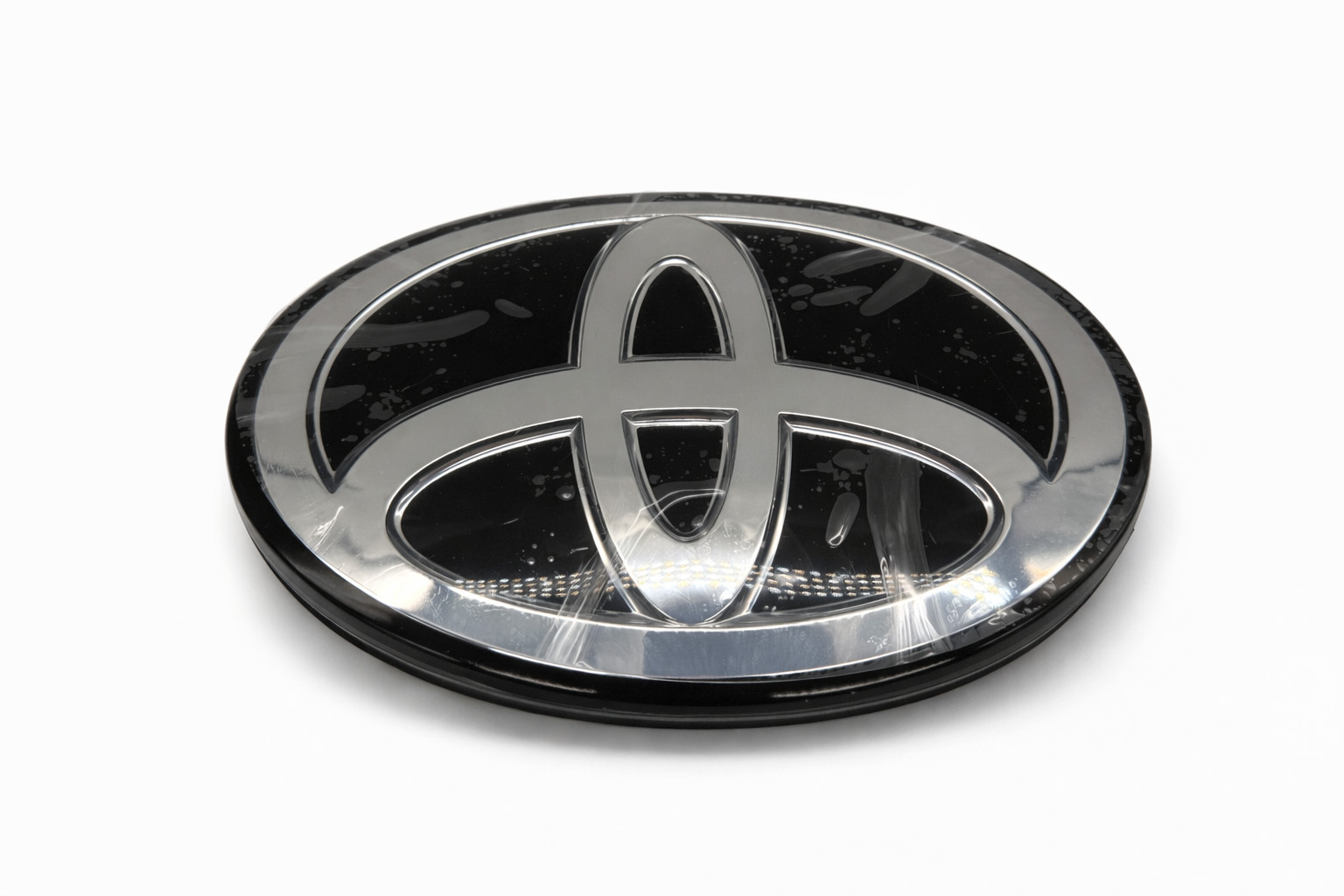 2017-2020 Toyota Tacoma 2017-2021 Tundra Front Grille Emblem 53141-71010