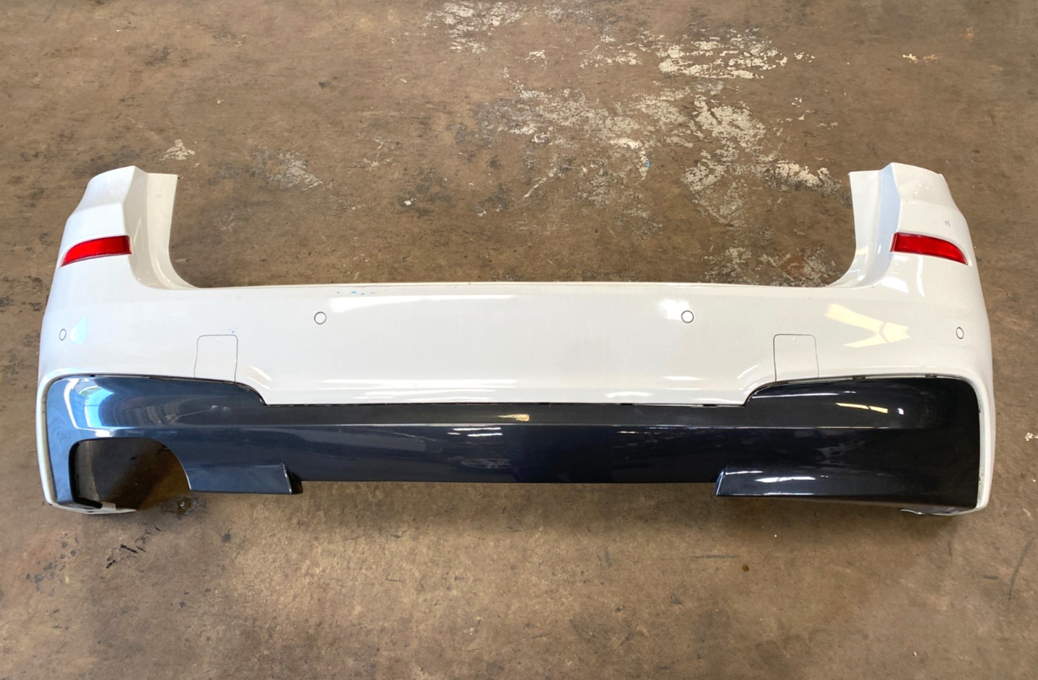 11-17 BMW X3 F25 REAR BUMPER M SPORT BUMPER W/ PDC ALPINE WHITE 300 OEM A0.63 11-17 BMW X3 F25 REAR BUMPER M SPORT BUMPER W/ PDC ALPINE WHITE 300 OEM A0.63
