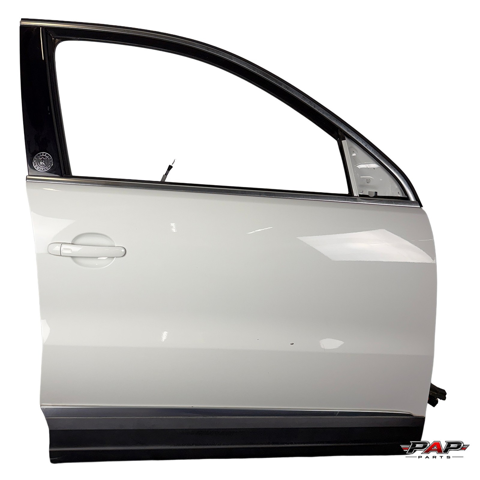 OEM 2009-2017 Volkswagen Tiguan Door Right Passenger Complete White 5N0831056B
