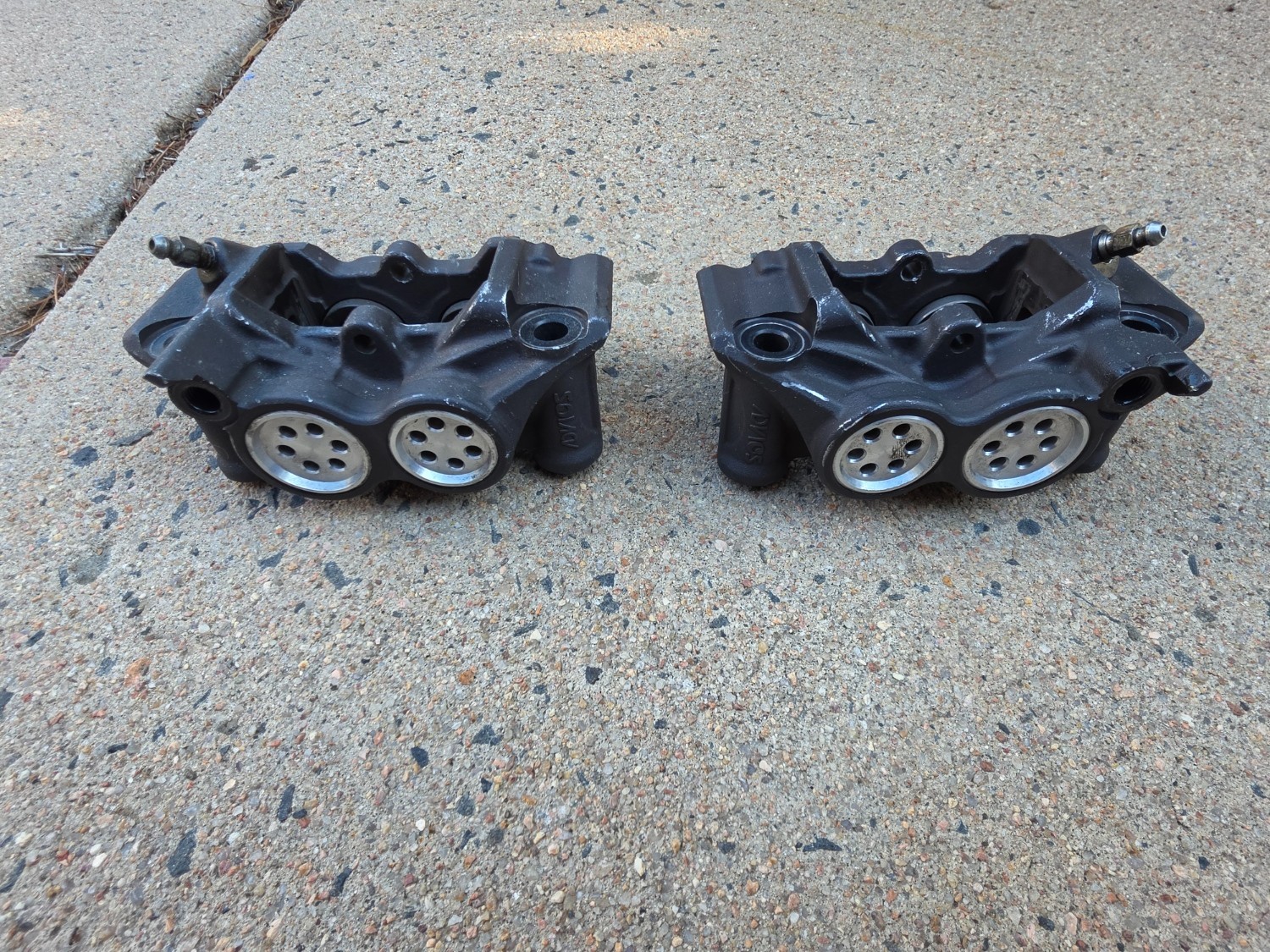 15-24 2015 2019 2024 Yamaha Yzf R1 Front Brake Calipers Right Left Caliper 15-24 2015 2019 2024 Yamaha Yzf R1 Front Brake Calipers Right Left Caliper
