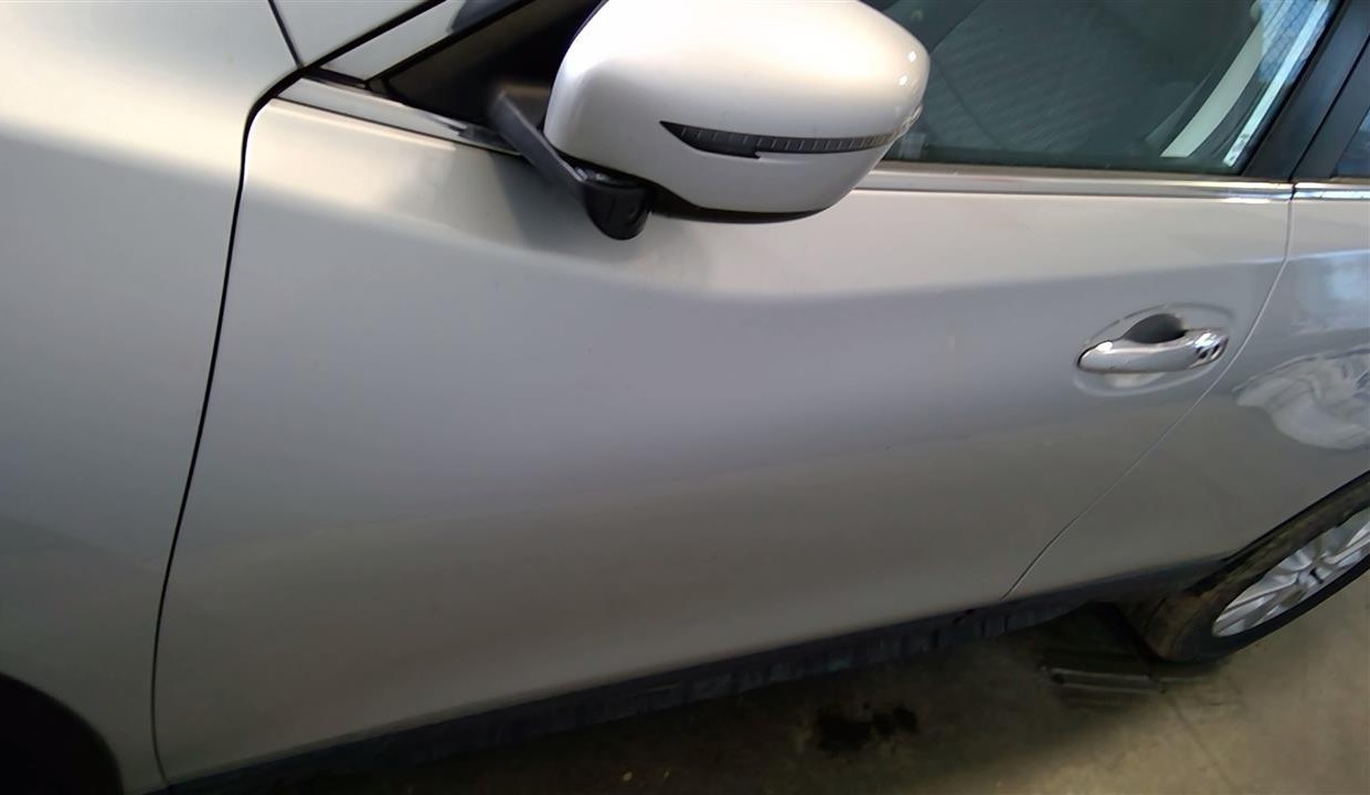 2016-2020 Nissan Rogue Gray driver side door.Great Condition. Detached Already