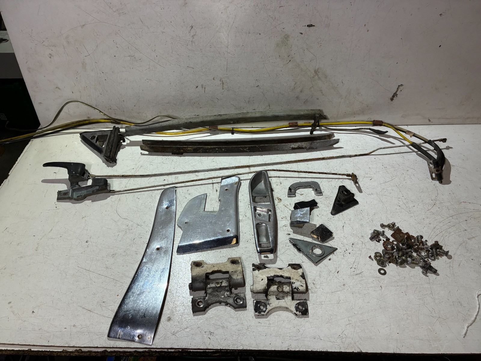 Front Left Door Parts Trim Handle Hinge 1972-1989 Mercedes Benz R107 450SL 560SL
