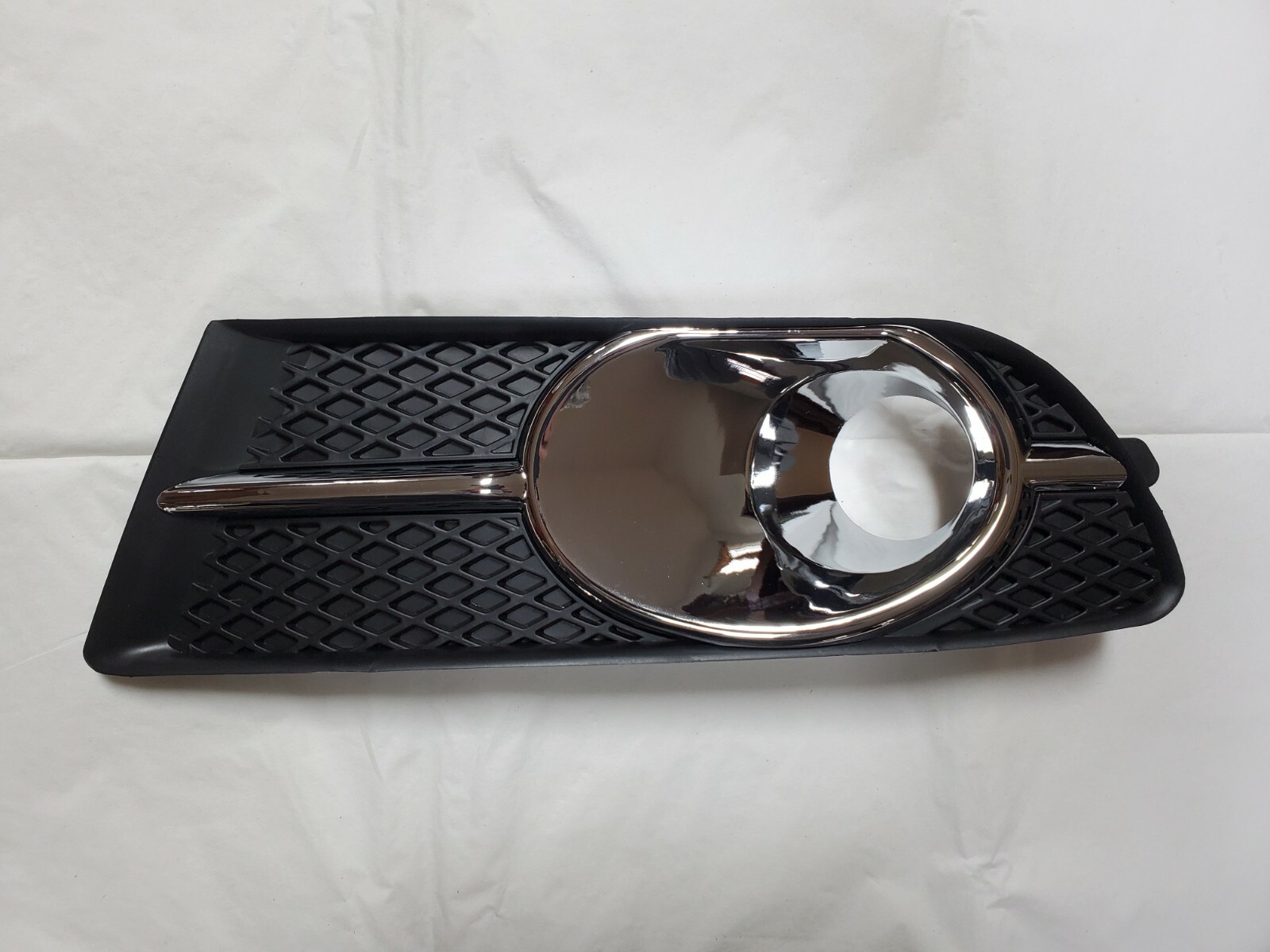 Front Bumper Fog Lamp Bezel LH Side Fit 2012-17 Buick Verano 25887502 GM1038142