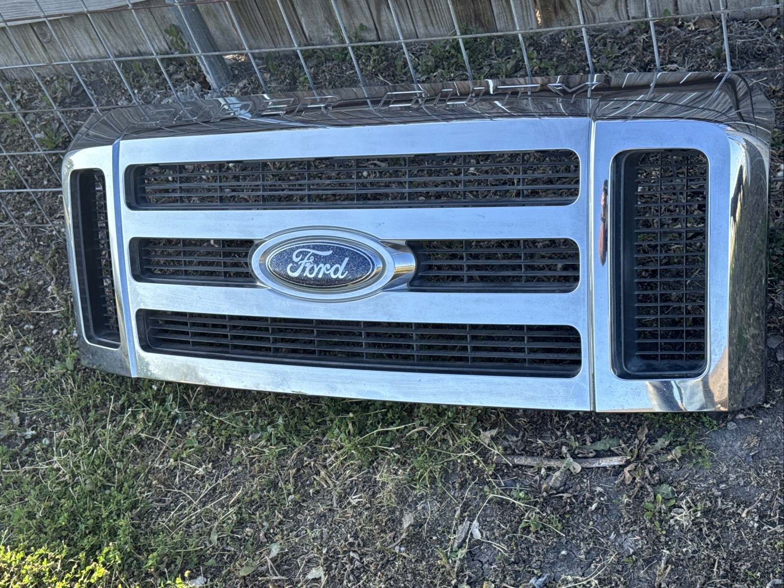 2008-2010 F250 Chrome Surround Grill Panel Inserts Assembly 2008-2010 F250 Chrome Surround Grill Panel Inserts Assembly