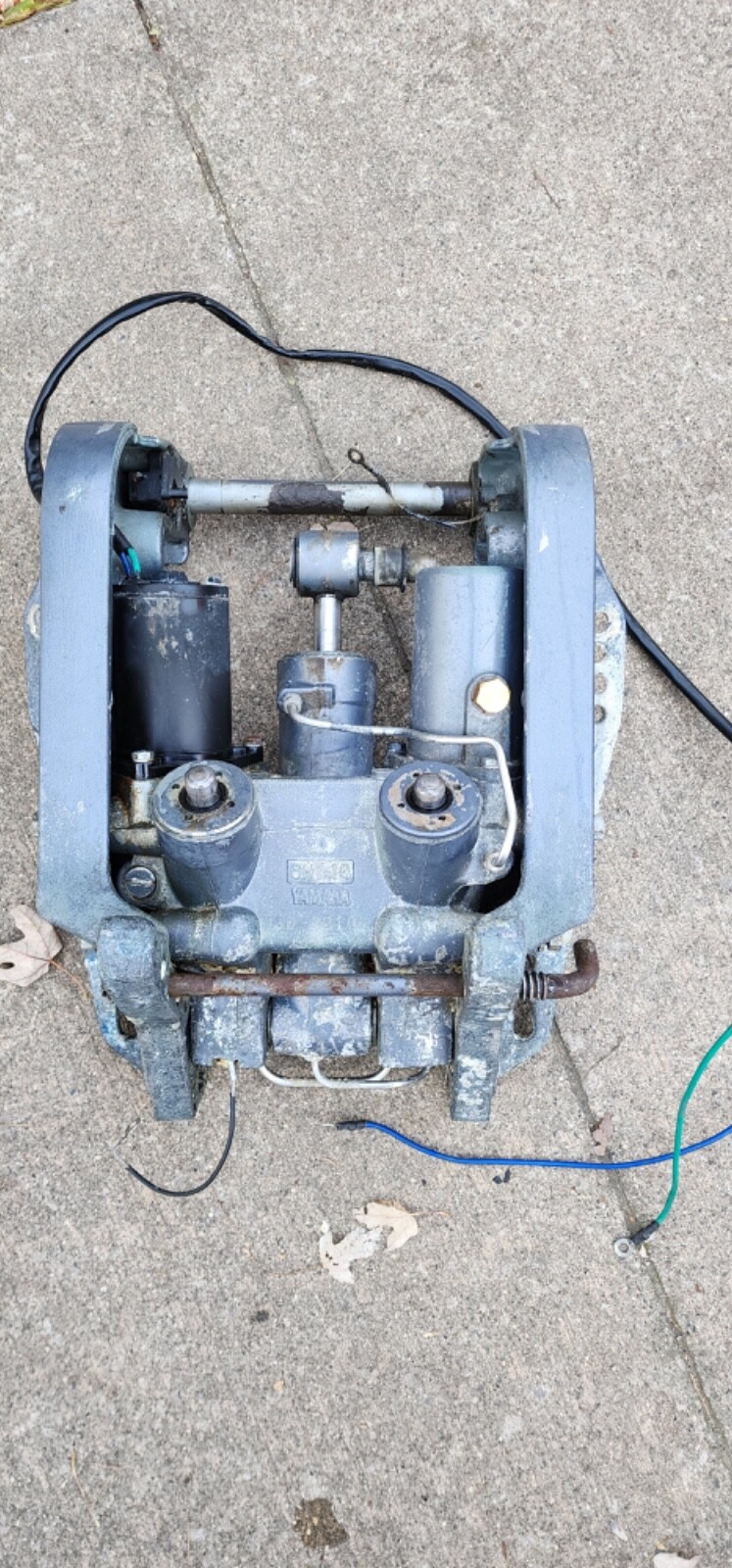 yamaha tilt trim unit with bracket 6h1-13 used, working condition