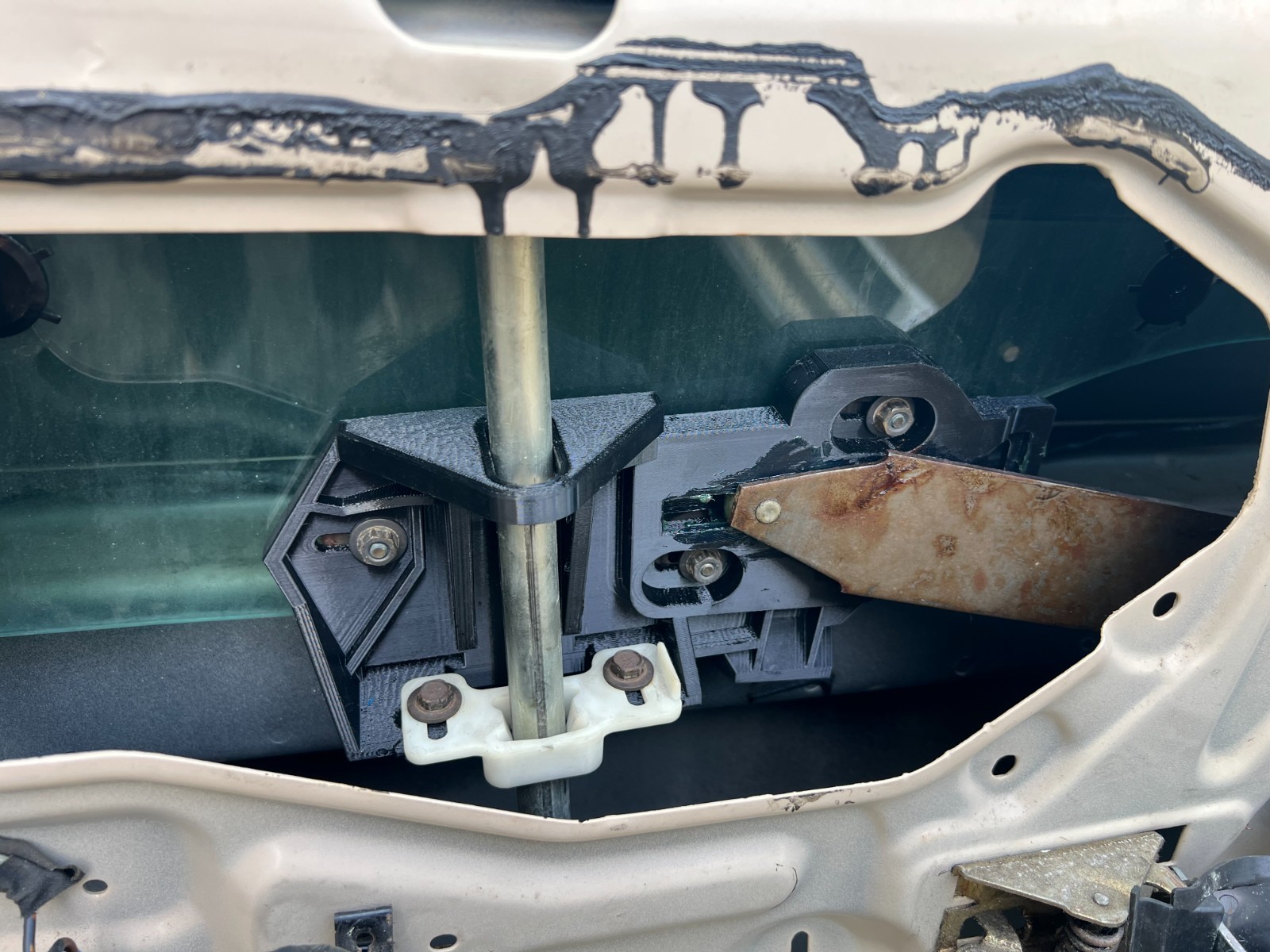 1977-1979 Lincoln Mark V Window Regulator Plastic Both sides 1977-1979 Lincoln Mark V Window Regulator Plastic Both sides