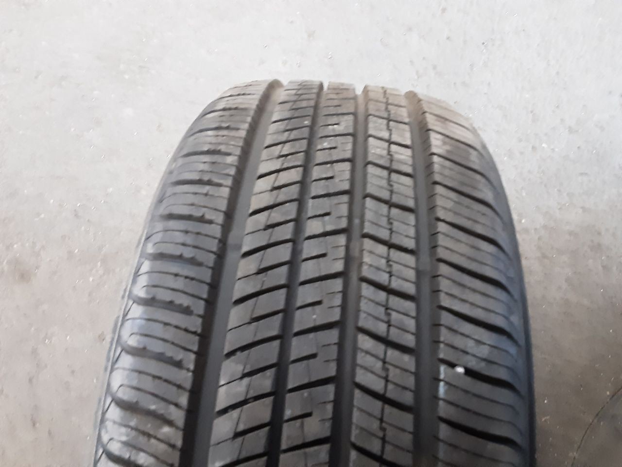 SINGLE USED TIRE YOKOHAMA 225 40 16 
