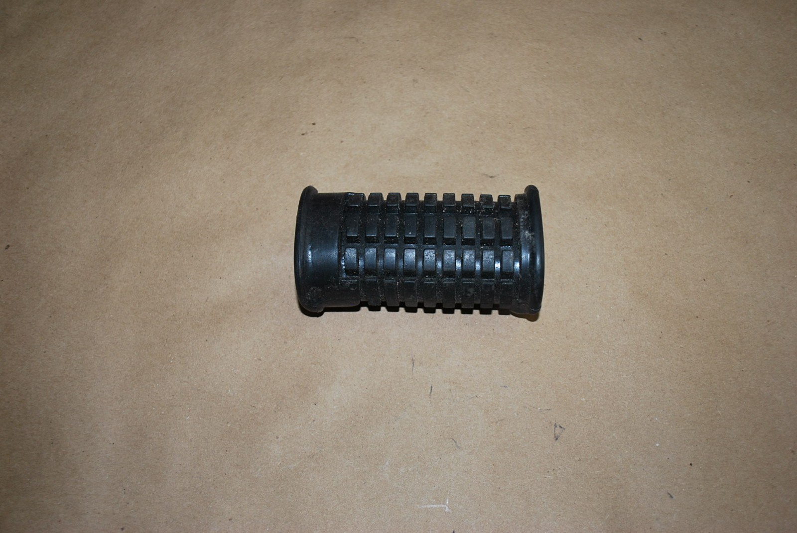 Suzuki GT380 Foot Peg Rubber Part #43551-33000 NOS 1972 -73 Suzuki GT380 Foot Peg Rubber Part #43551-33000 NOS 1972 -73