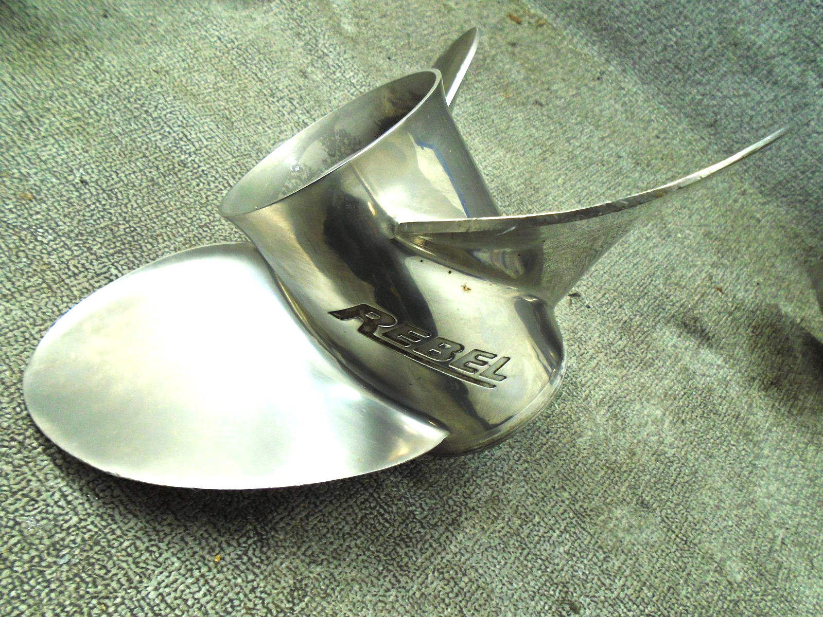 Johnson Evinrude Rebel Stainless Propeller 763571 Left Hand Rot 15 1/14 x 19P