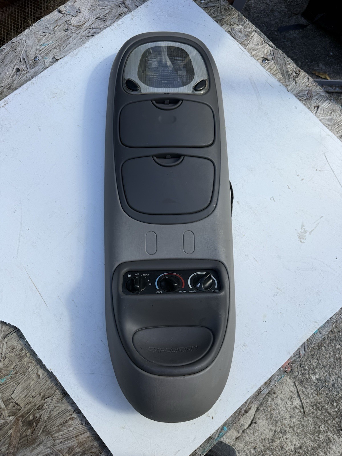 97-02 Ford Expedition XLT Overhead Console 97-02 Ford Expedition XLT Overhead Console