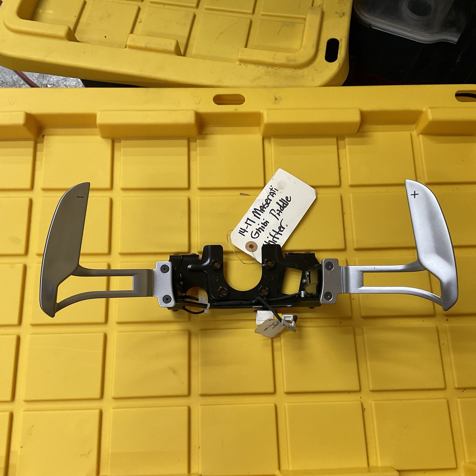 2014-2017 Maserati Quattroporte Ghibli - Paddle Shifter Assembly - OEM 670065544