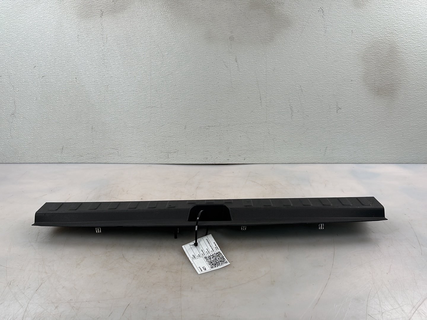 18-24 Chevrolet Equinox Tailgate Liftgate Trunk Sill Scuff Plate Trim Cover OEM