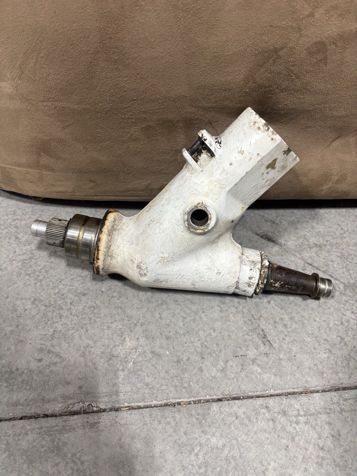 Cessna 172RG Pivot Assembly Main Gear 2441100-3 Cessna 172RG Pivot Assembly Main Gear 2441100-3