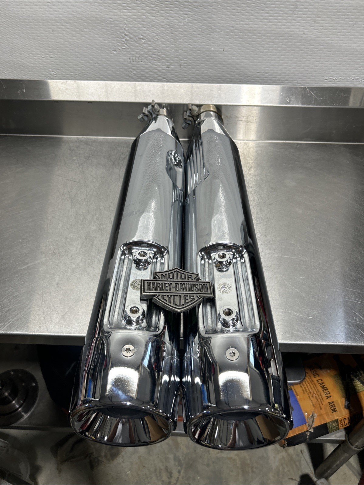 OEM 17-24 Harley CVO Touring Chrome Mufflers Pair 64901282 64901280 Take Off #3