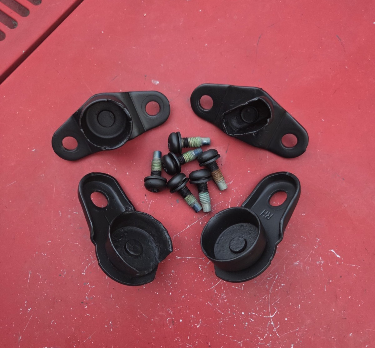 1994-2004 Chevy S10 GMC Sonoma OEM Tailgate 4-Piece Hinge Set w/Hardware Bolts