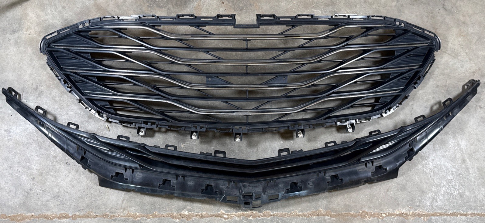 2020 CHEVROLET MALIBU FRONT GRILL ASSEMBLY OEM 2020 CHEVROLET MALIBU FRONT GRILL ASSEMBLY OEM
