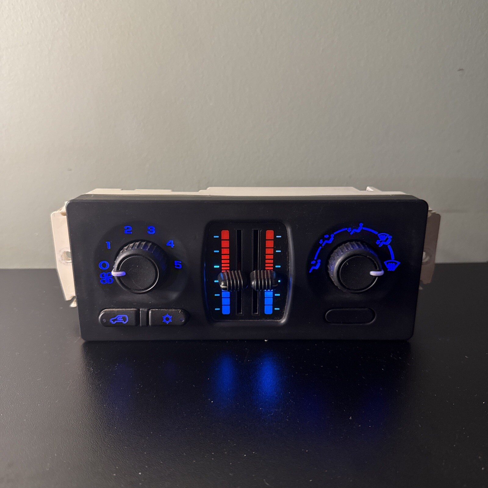 *REBUILT* BLUE LED CLIMATE CONTROL 03-06 SILVERADO SIERRA YUKON TAHOE W/O DEFRST