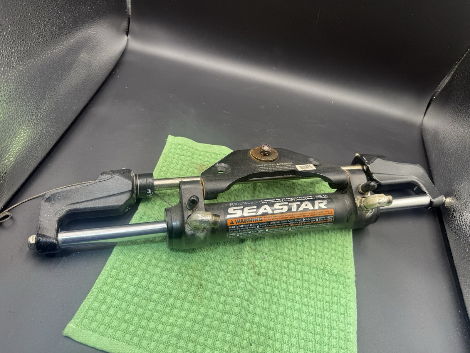 SeaStar HC5345-3 Front-Mount Outboard Steering Cylinder Used Good (See Desc) SeaStar HC5345-3 Front-Mount Outboard Steering Cylinder Used Good (See Desc)