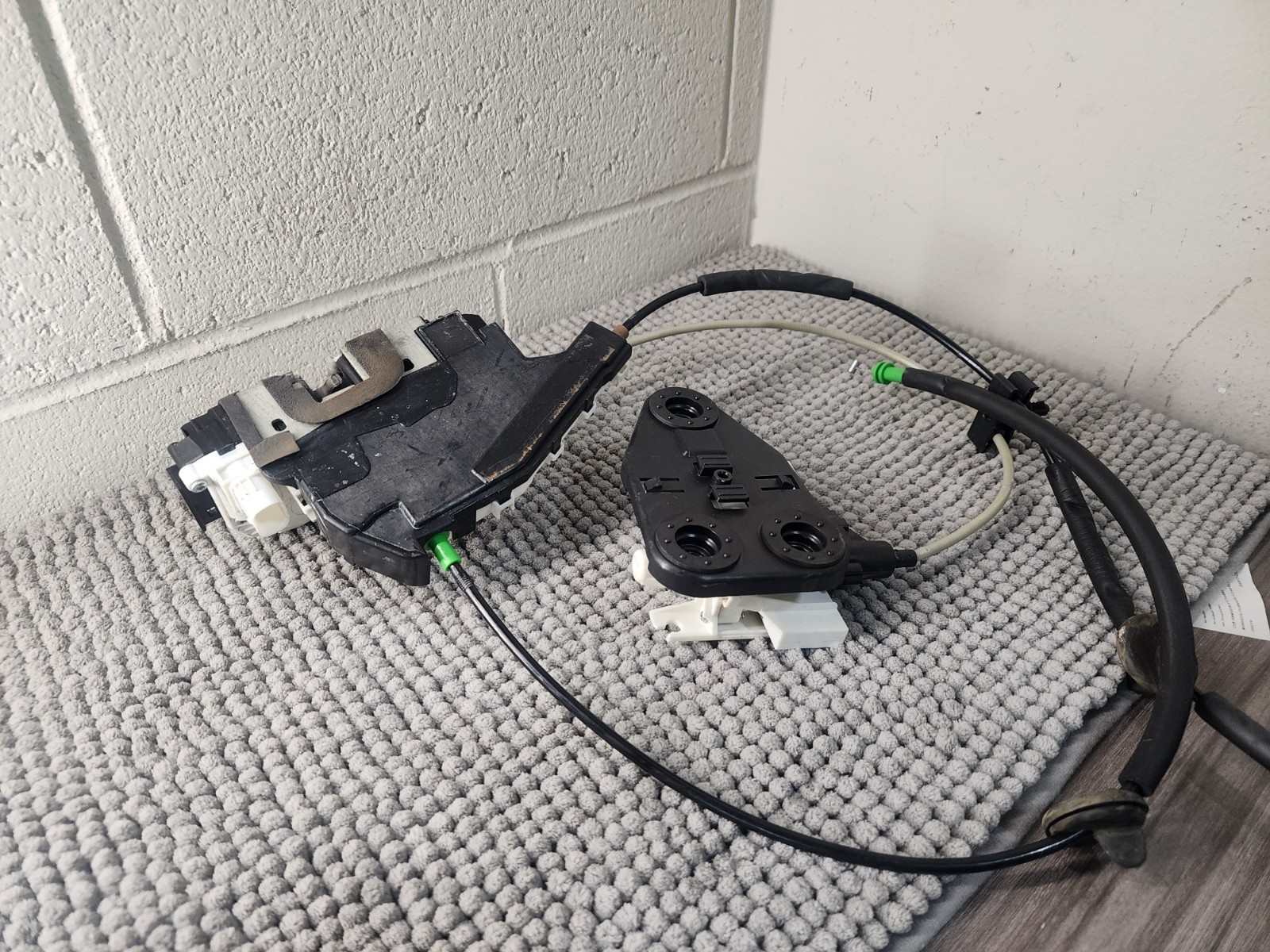 Tesla OEM Model X Front right Door KIEKERT Lock Actuator 1112064-00-C