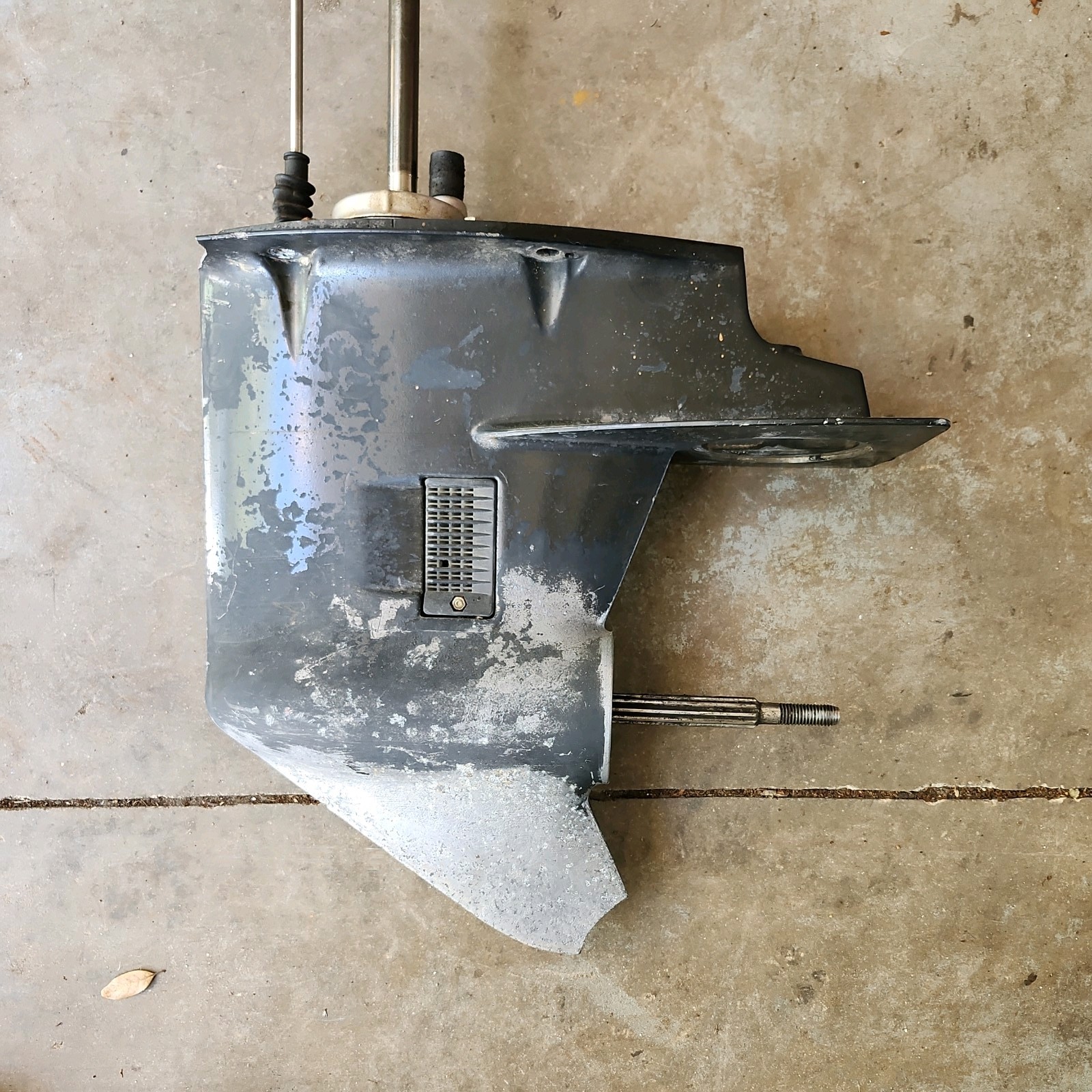 1996-2006 25hp Mariner Mercury Outboard 20in long shaft lower unit 1996-2006 25hp Mariner Mercury Outboard 20in long shaft lower unit