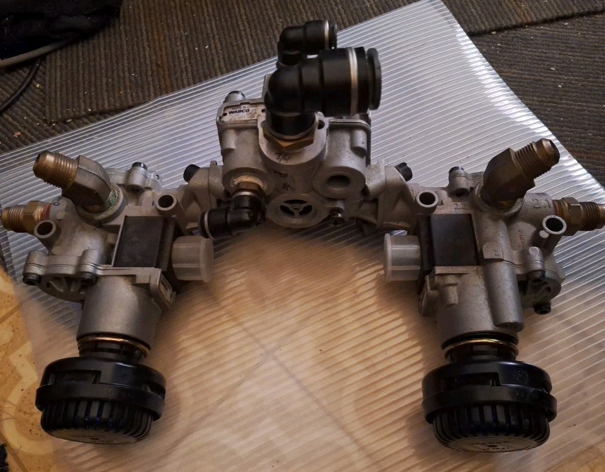 WABCO  472 500 143 genuine oem  nos   ABS Valve Package  472500143 0