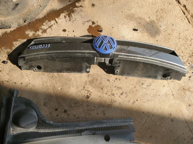 Grille Sedan Hybrid Upper Fits 13-14 JETTA 1741676