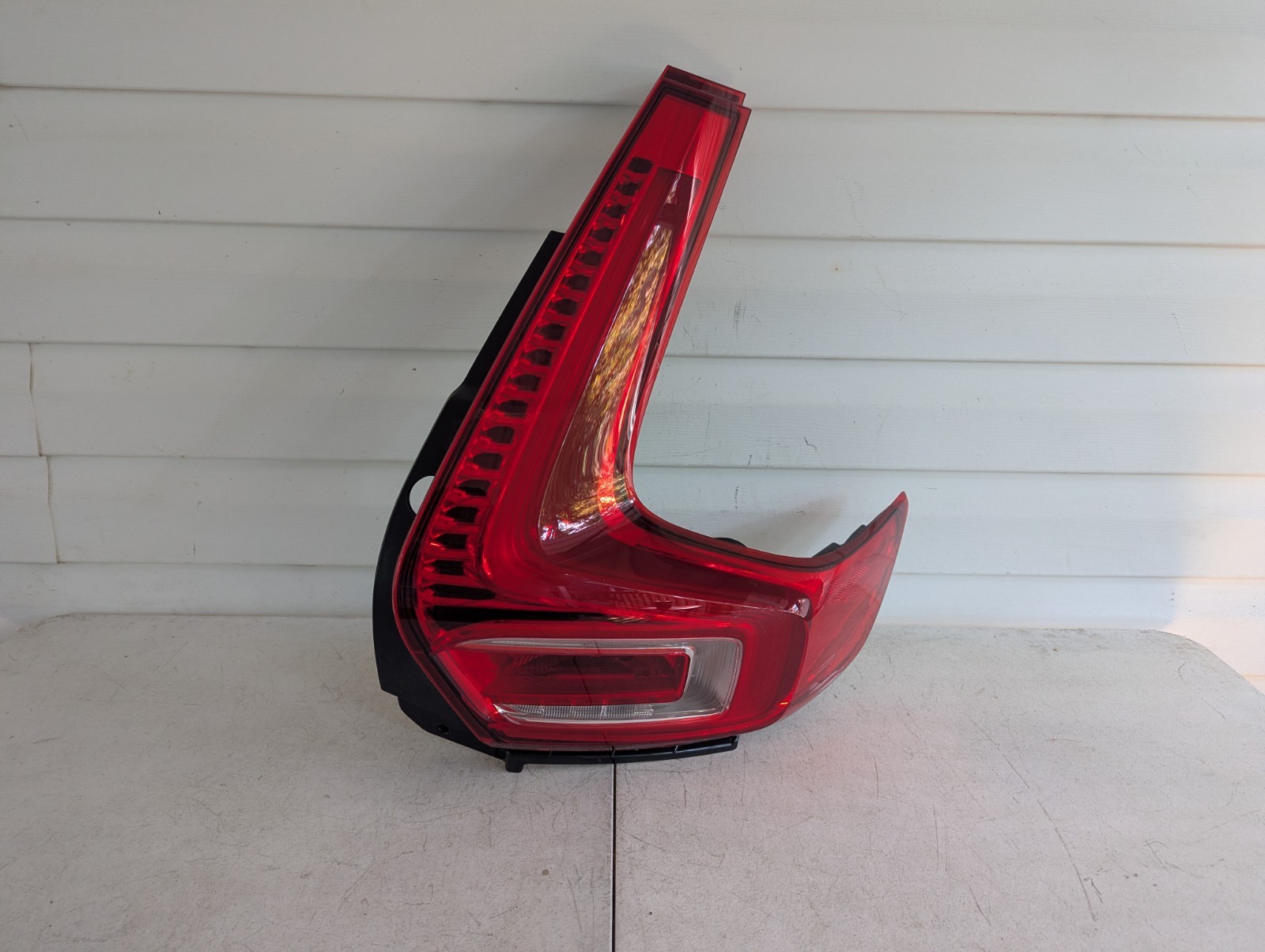 2019 2020 2021 2022 2023 2024 2025 Volvo XC40 Right Passenger LED Taillight