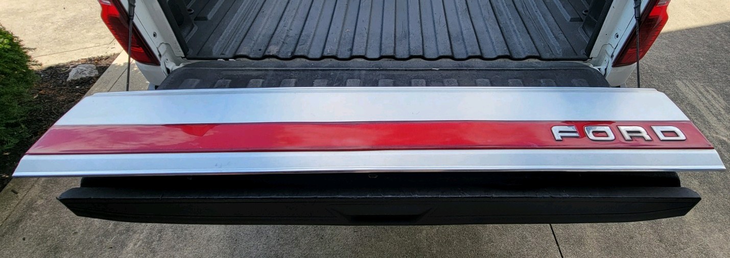 87-91 Ford F250 XLT Tailgate Trim Finish Panel Red Reflector F150 F250 F350 OEM 87-91 Ford F250 XLT Tailgate Trim Finish Panel Red Reflector F150 F250 F350 OEM