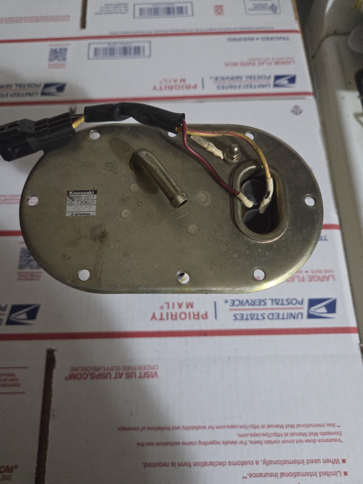 02-05 Kawasaki ZX12R ZX12 Ninja Fuel Pump Gas Oem 49040-1077 02-05 Kawasaki ZX12R ZX12 Ninja Fuel Pump Gas Oem 49040-1077