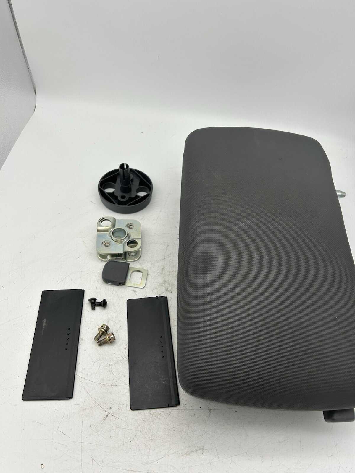 Honda Element 2003-2006 Center Console Storage Armrest Driver Seat OEM GRAY Honda Element 2003-2006 Center Console Storage Armrest Driver Seat OEM GRAY
