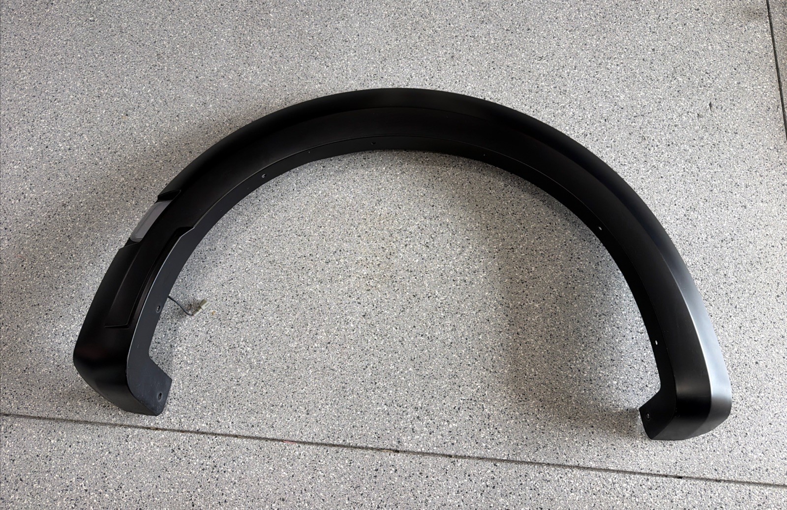 2021 - 2023 FORD RAPTOR RIGHT SIDE REAR ARCH FLARE MOLDING OEM ml3v-99291c20-aew