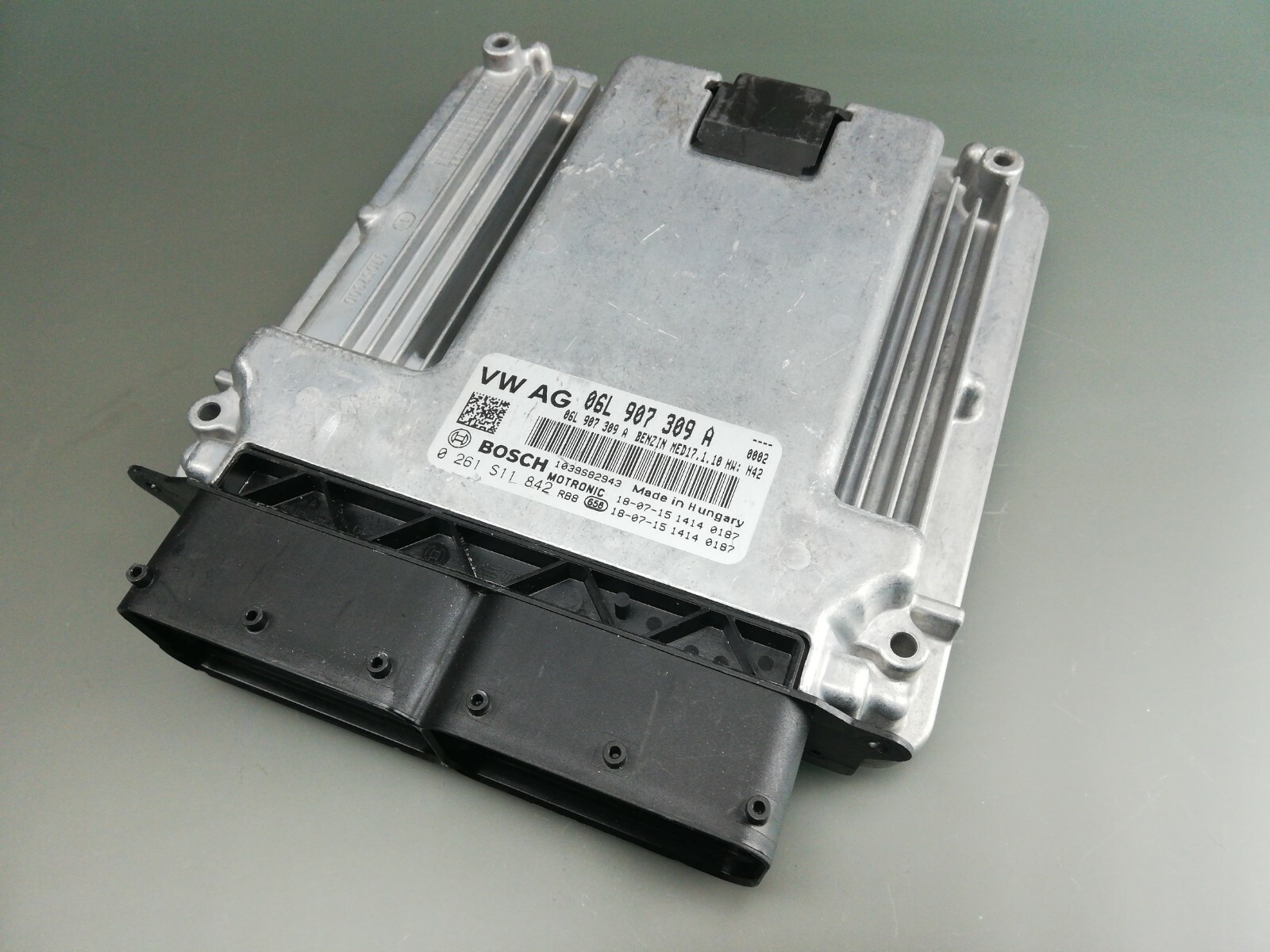 Orig VW ECU Engine Control Unit Petrol MED17.1.10 06L907309A Bosch 0261S11842