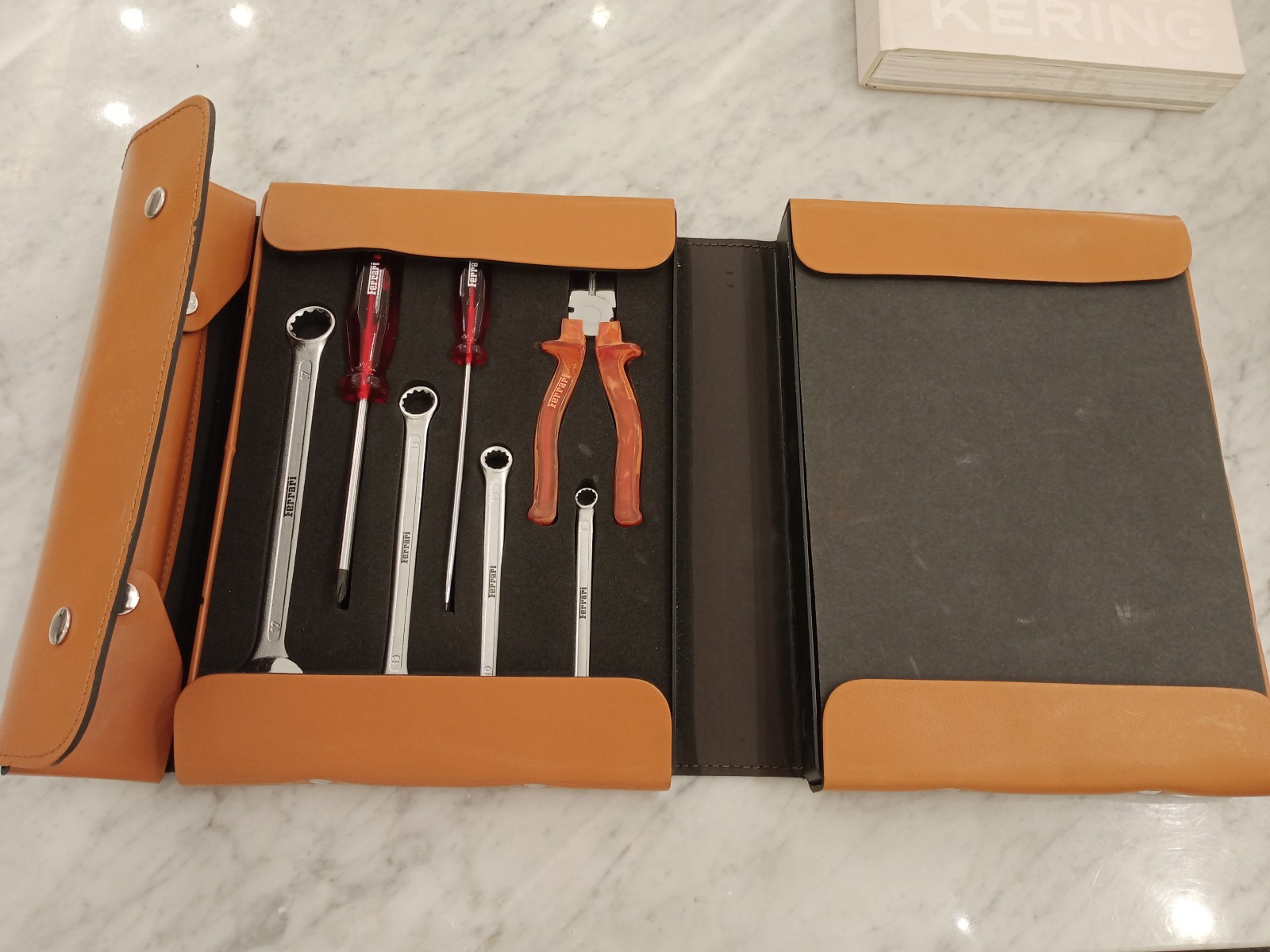 Ferrari 550, 575, 360 and 612 Leather toolkit with all the tools, fuses and bulb Ferrari 550, 575, 360 and 612 Leather toolkit with all the tools, fuses and bulb
