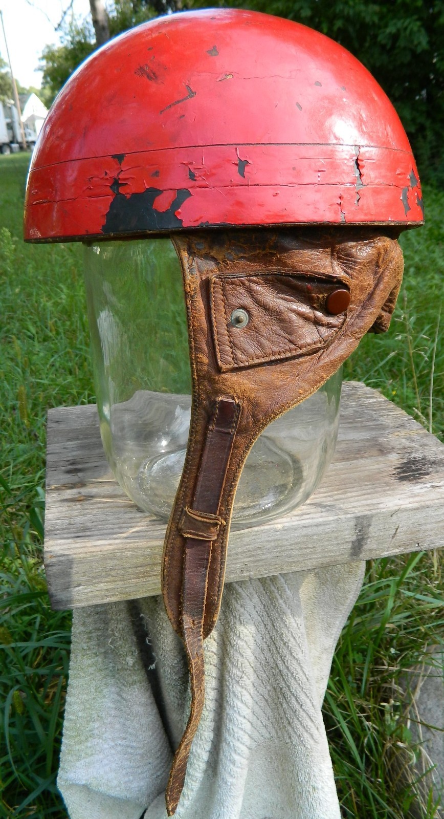 VTG 1940S-50S BRITISH PUDDING BASIN RACING MOTORCYCLE HELMET NEWEY BROS SNAPS VTG 1940S-50S BRITISH PUDDING BASIN RACING MOTORCYCLE HELMET NEWEY BROS SNAPS