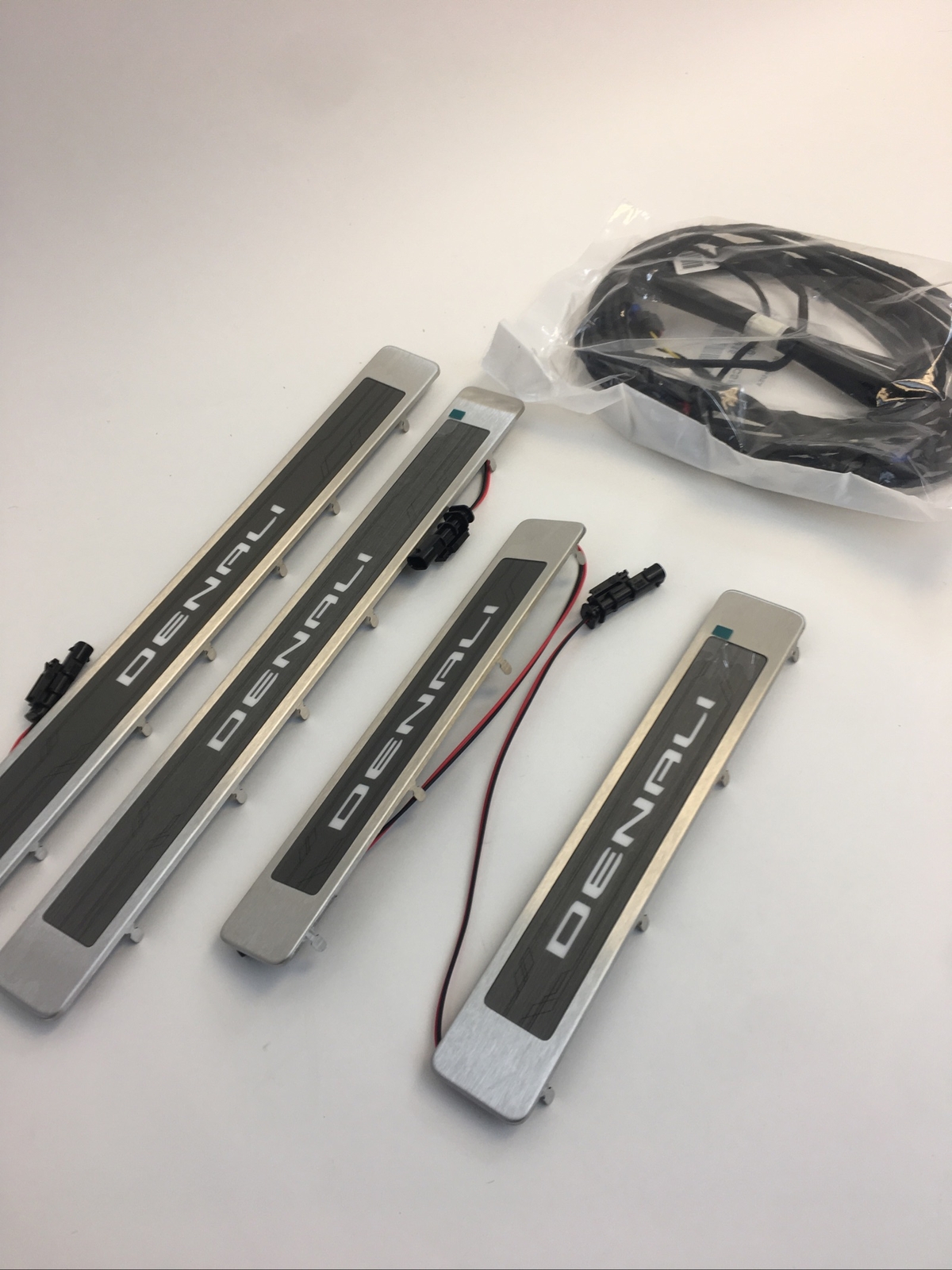2021-2026 GMC Yukon Denali Illuminated Door Sill Plate Package 84667517 OEM GM 2021-2026 GMC Yukon Denali Illuminated Door Sill Plate Package 84667517 OEM GM