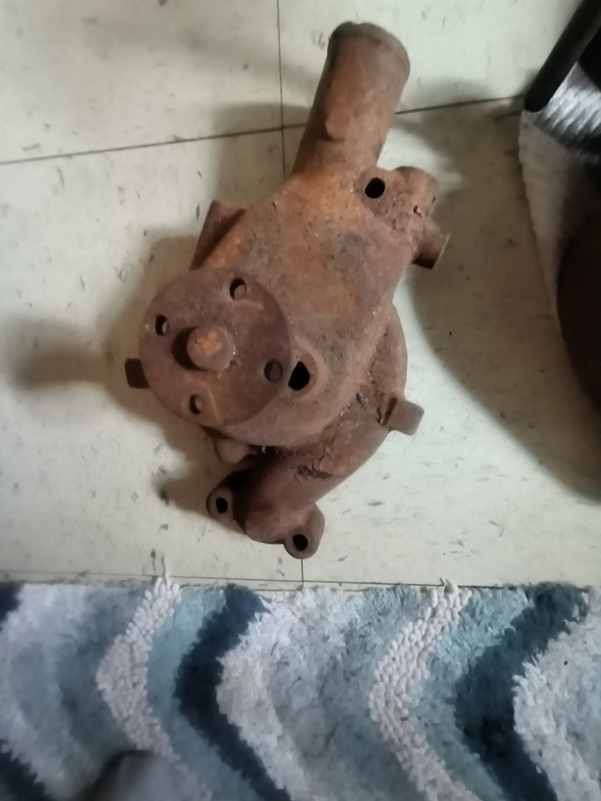 vintage GM Buick straight 8 1930-1940's water pump in good working order vintage GM Buick straight 8 1930-1940's water pump in good working order