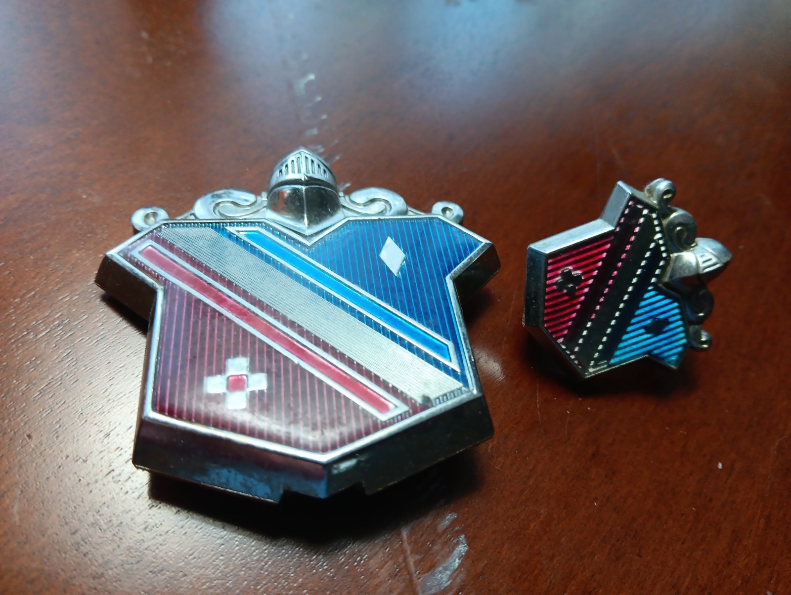 VTG 1970–1976 Buick Electra Knight/Shield COVER Emblem 2 Pieces 