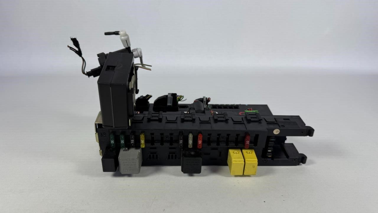 00-07 MERCEDES W203 C230 C240 C320 Rear SAM Fuse Box Relay Module