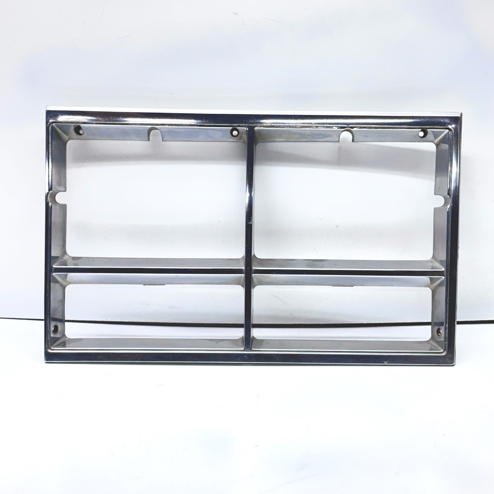 1977-1978 Oldsmobile Left Driver HEADLIGHT BEZEL TRIM USED ORIGINAL 88 98 1977-1978 Oldsmobile Left Driver HEADLIGHT BEZEL TRIM USED ORIGINAL 88 98