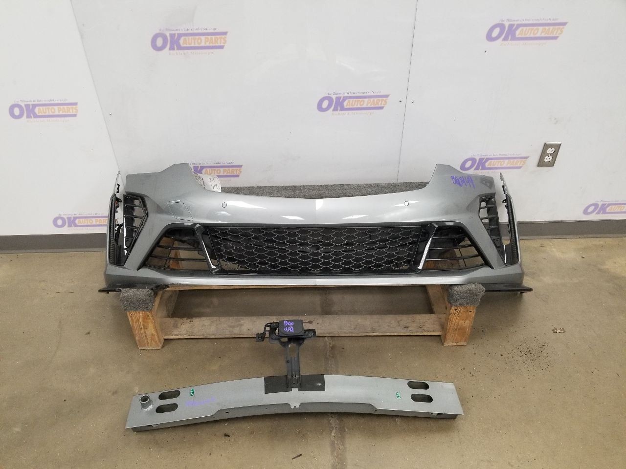 24 CADILLAC CT4 V-SERIES BLACKWING FRONT BUMPER GRAY WITH LOWER GRILLES