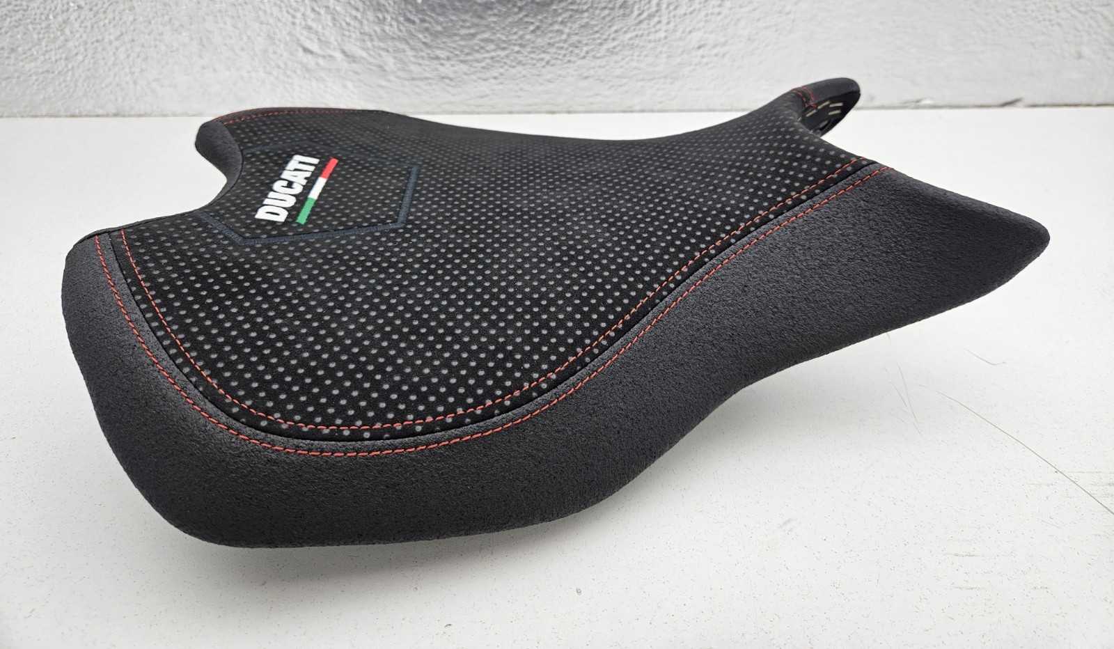 NEW 2025-26 Ducati Panigale V2 Streetfighter V2 Driver Rider Felt Seat OEM LT NEW 2025-26 Ducati Panigale V2 Streetfighter V2 Driver Rider Felt Seat OEM LT