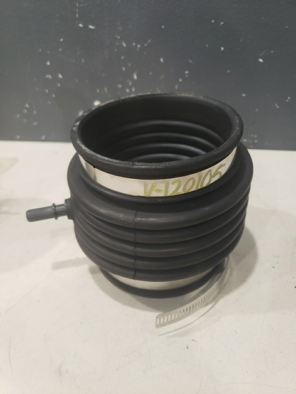 05-07 Corvette C6 OEM Air Intake Outlet Duct Coupler 10946-6